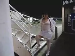 Chica de pechos natu ...