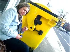 Linda chica le video ...