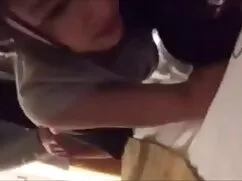 Le enseña videos gra ...